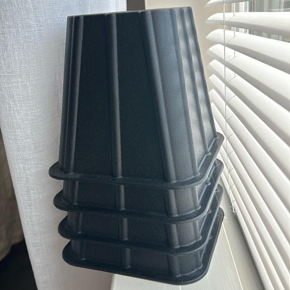 4 Black Bed Risers